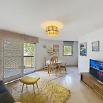 Edenia, Ac,balcony Swimming Pool, Wi-fi & Parking شقة