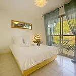 Edenia, Ac,balcony Swimming Pool, Wi-fi & Parking شقة
