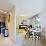 Edenia, Ac,balcony Swimming Pool, Wi-fi & Parking شقة