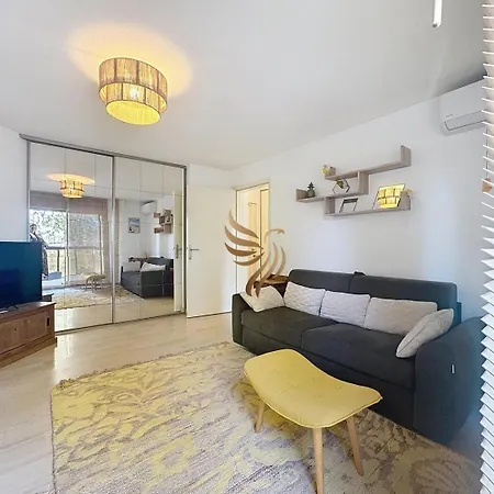 Edenia, Ac,balcony Swimming Pool, Wi-fi & Parking *