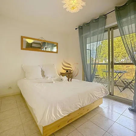 Edenia, Ac,balcony Swimming Pool, Wi-fi & Parking Daire