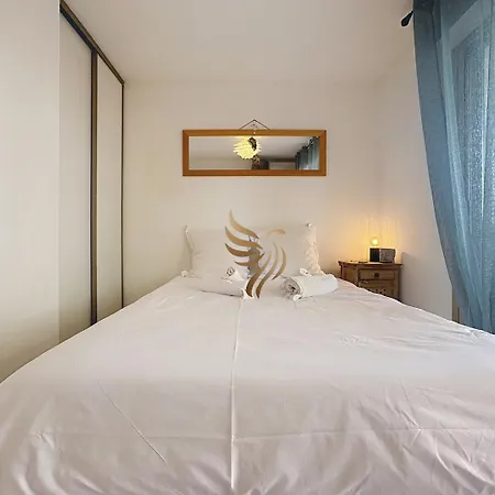 Edenia, Ac,balcony Swimming Pool, Wi-fi & Parking Daire *