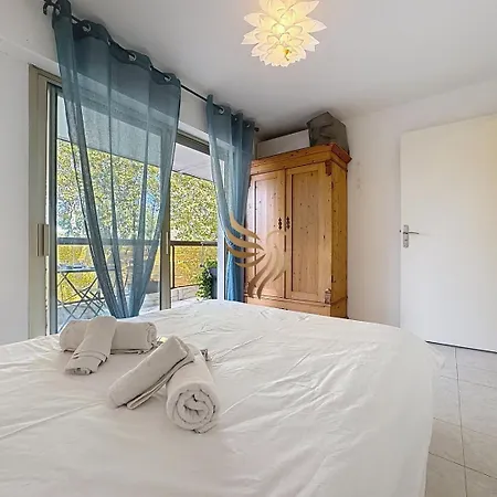 Edenia, Ac,balcony Swimming Pool, Wi-fi & Parking Daire *
