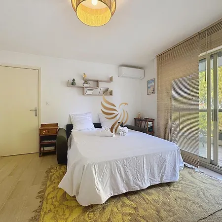 Daire Edenia, Ac,balcony Swimming Pool, Wi-fi & Parking *