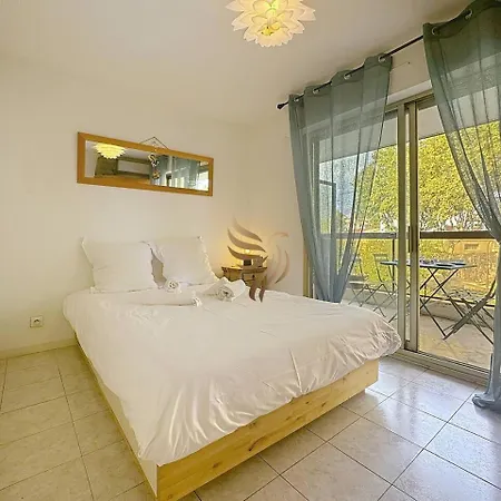 Edenia, Ac,balcony Swimming Pool, Wi-fi & Parking